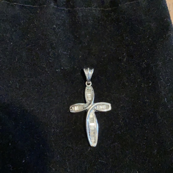 Authentic - 10K Cross Pendant. - Picture 2 of 5